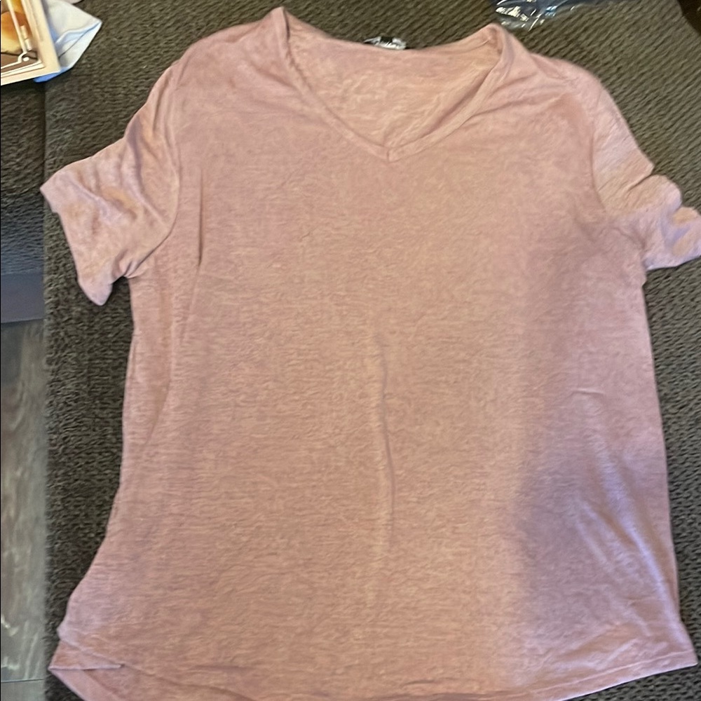 Casual V-Neck T-Shirt in Mauve